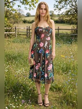 Dress The Population Strapless Carlita Dress
Floral Embroidered size small